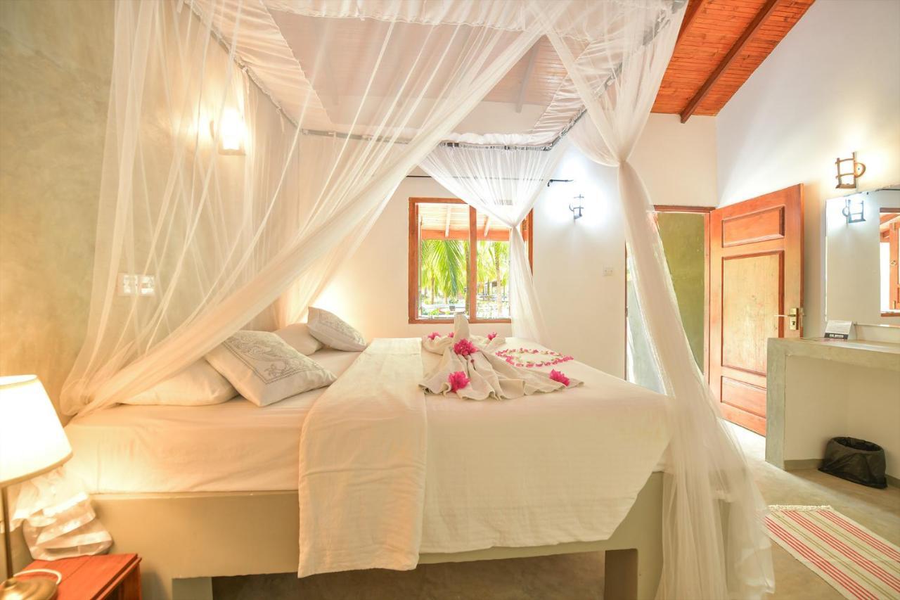 De Silva Palm Resort Калпития Екстериор снимка